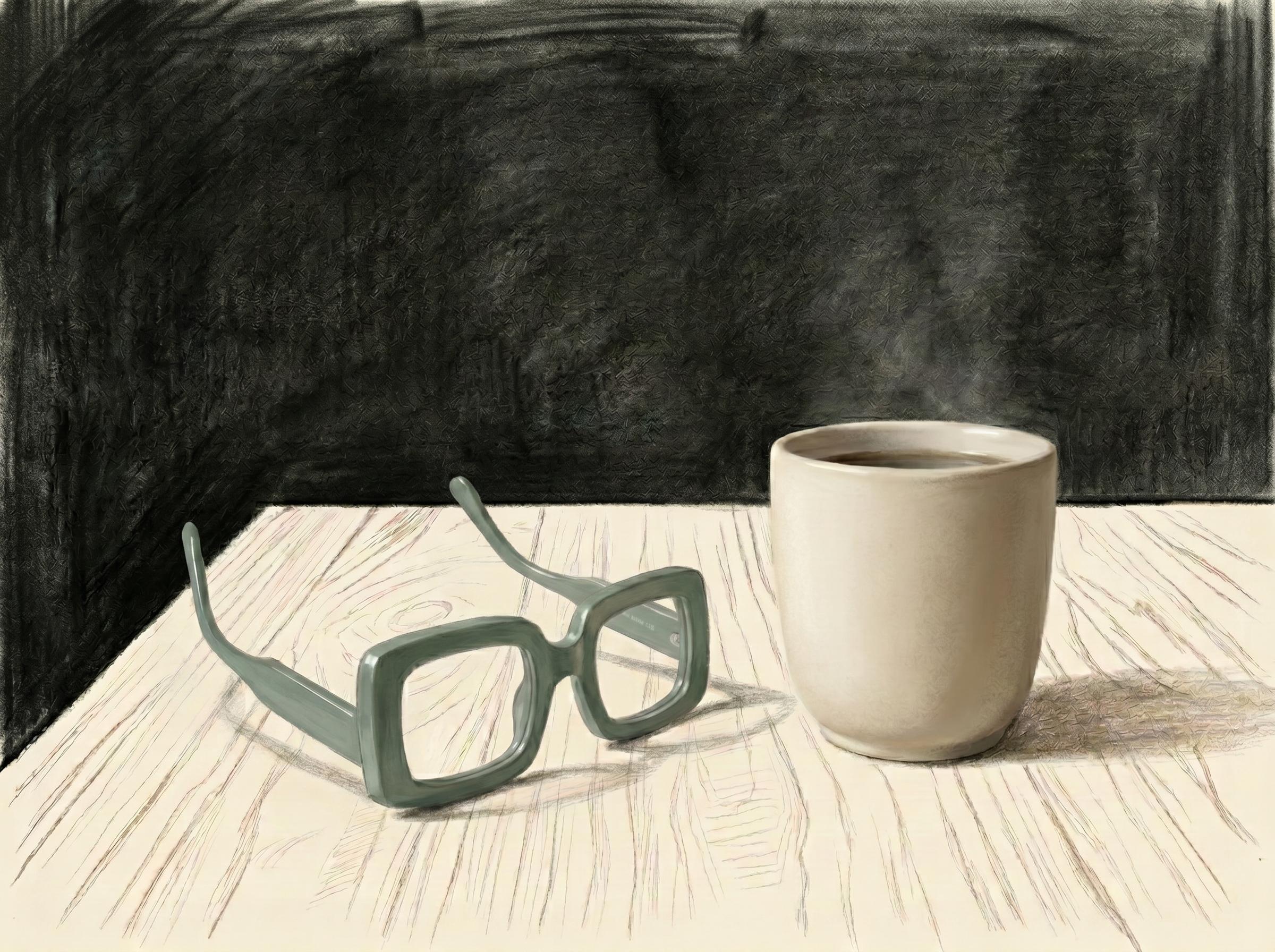 Moment mal. — Morgentau-Brille und Teetasse auf hellem Holztisch